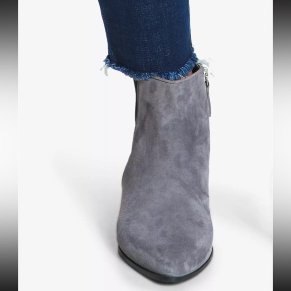 Women’s DKNY medium blue wash stretchy rip raw edge skinny jeans size 28 - Picture 9 of 15